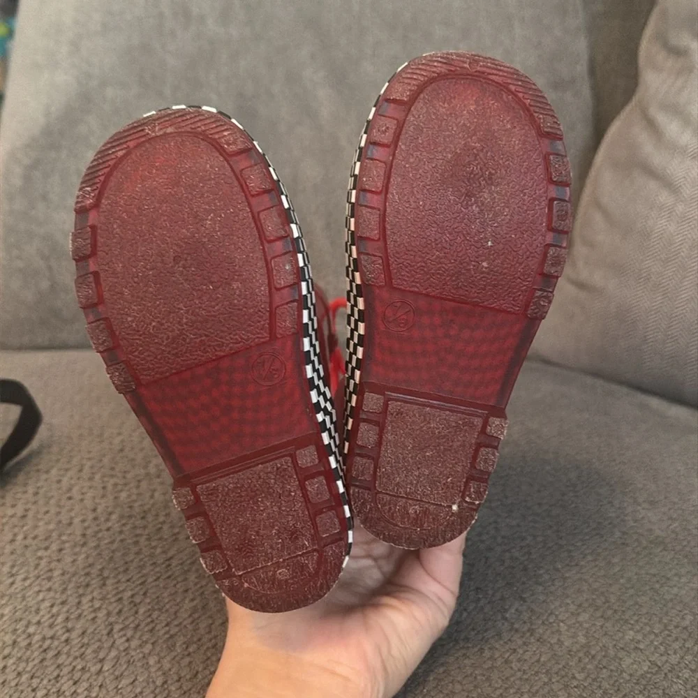 N/A red rainboots